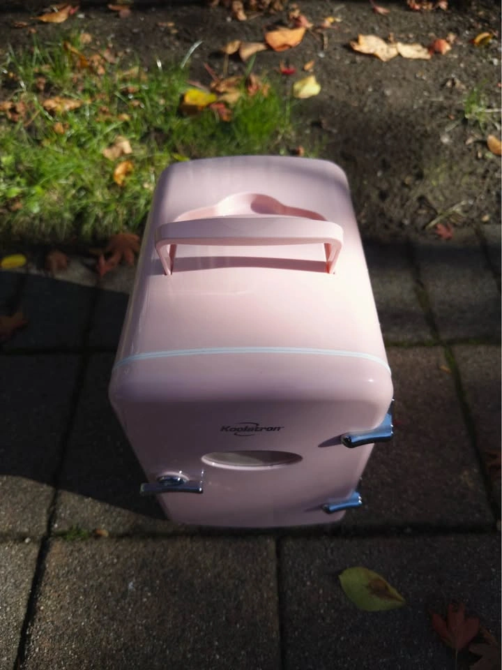 Pink Koolatron Retro Mini Fridge - photo 5