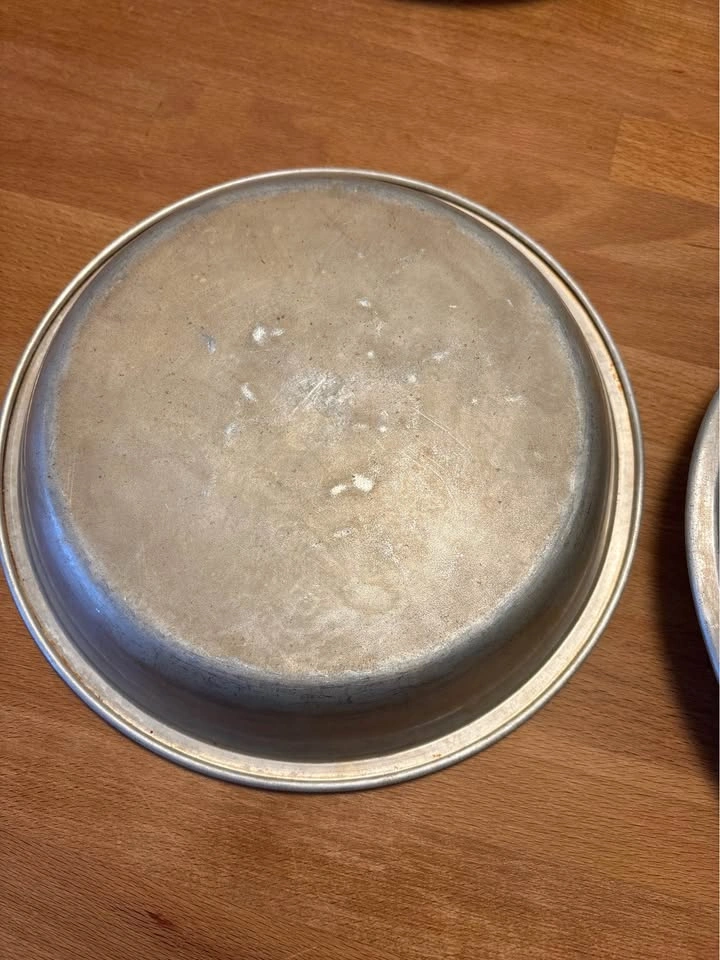 Vintage Aluminum Bakeware Set – 4 Pie Plates & 1 Cake Pan - photo 3