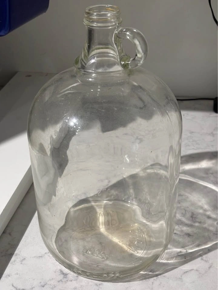 4.732 litres jugs - photo 2