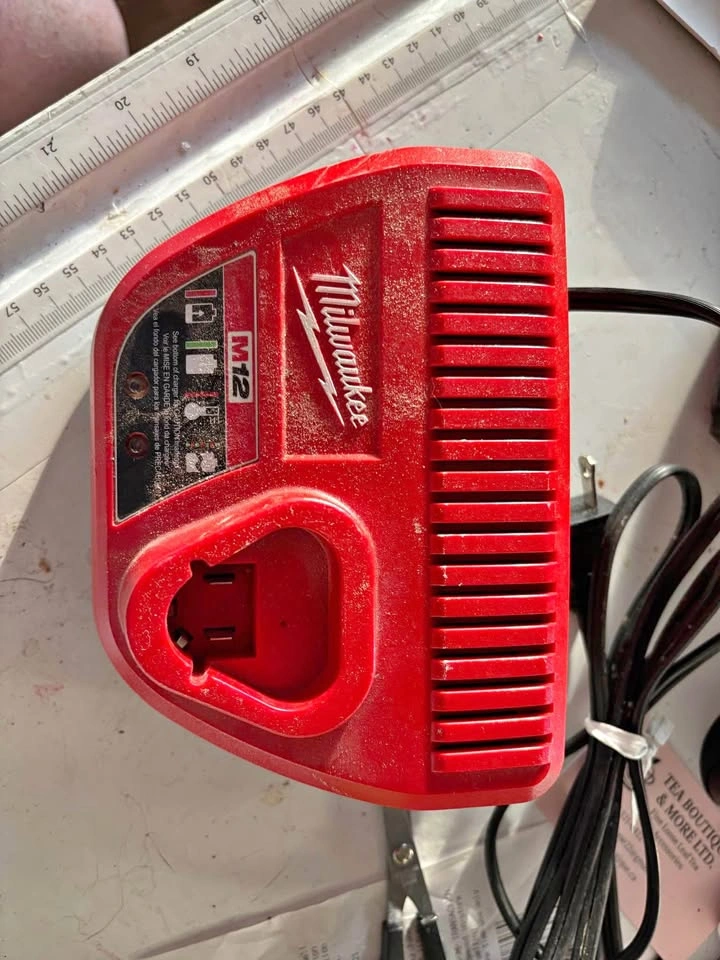 Milwaukee M12 Battery Charger