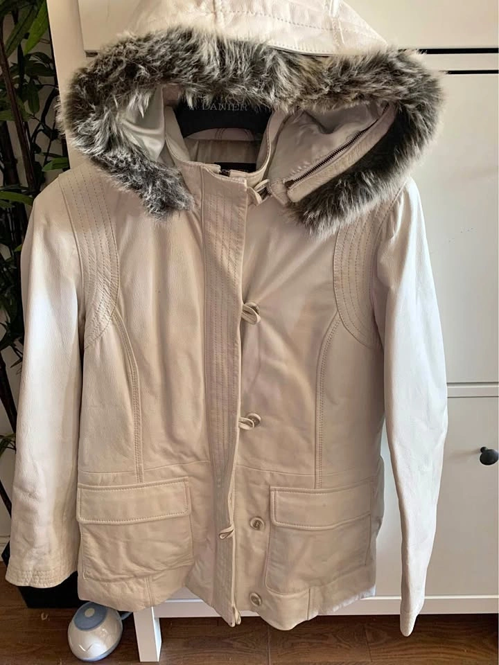 Danier Woman’s Leather coat white