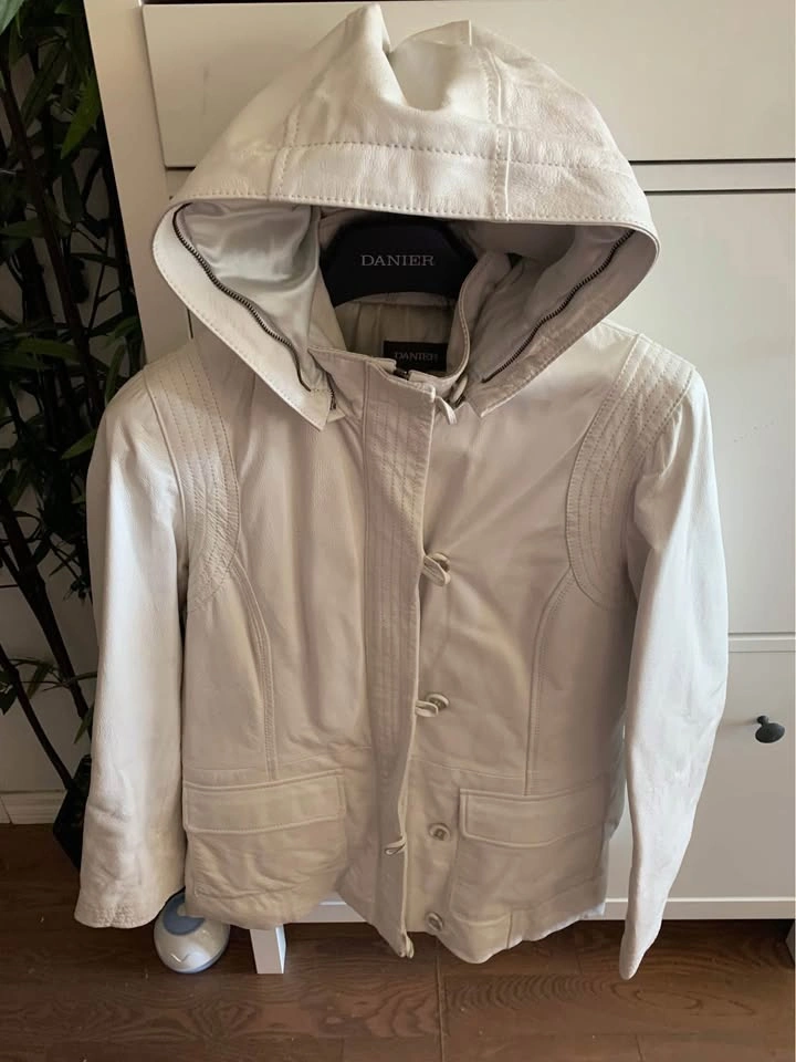 Danier Woman’s Leather coat white - photo 2