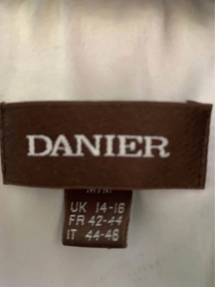 Danier Woman’s Leather coat white - photo 3