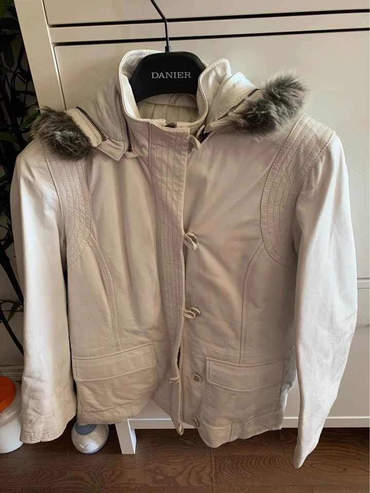 Danier Woman’s Leather coat white - photo 4