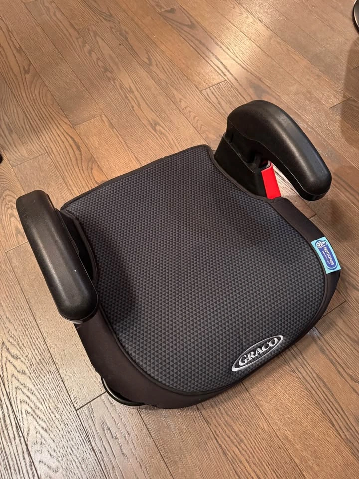 Graco Booster Seat - photo 2