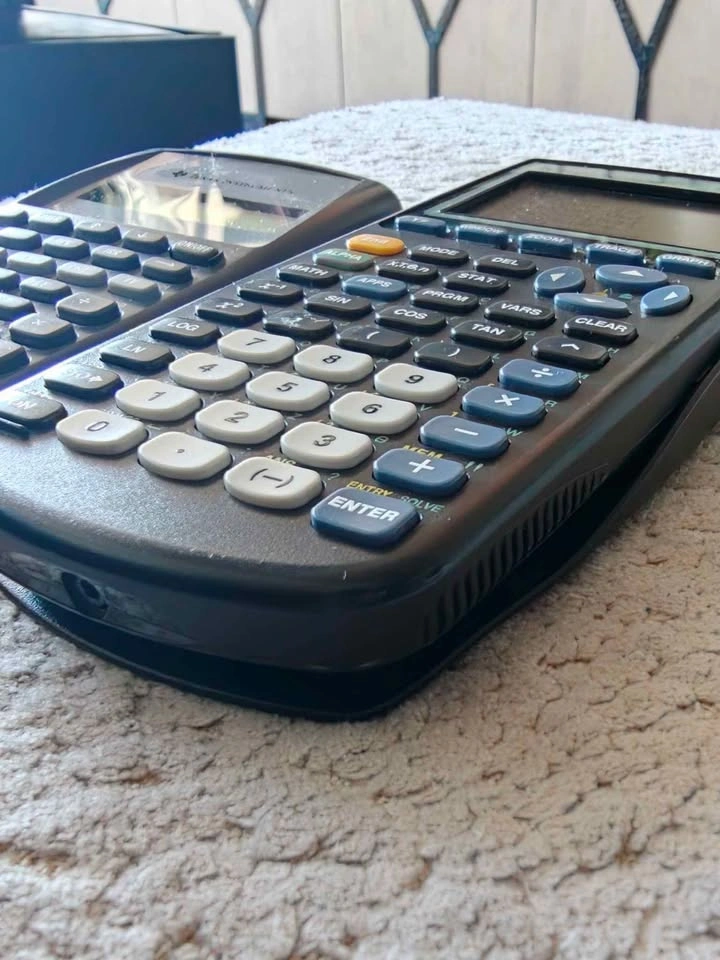 TI-83 PLUS calculator - Texas Instruments - photo 3