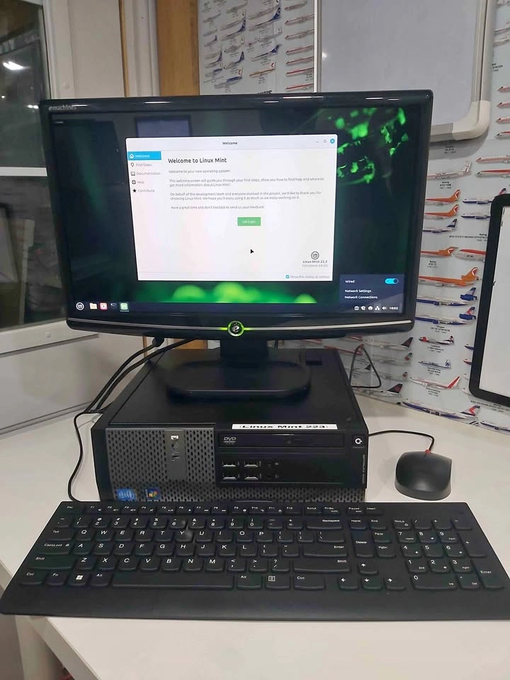 Dell OptiPlex 9020 Desktop + 19" Monitor + Speakers