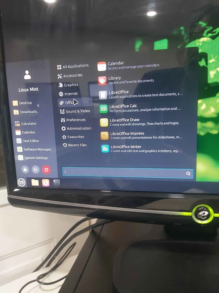 Dell OptiPlex 9020 Desktop + 19" Monitor + Speakers - photo 3