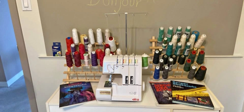 Elna 624 serger with desk thread books and manual