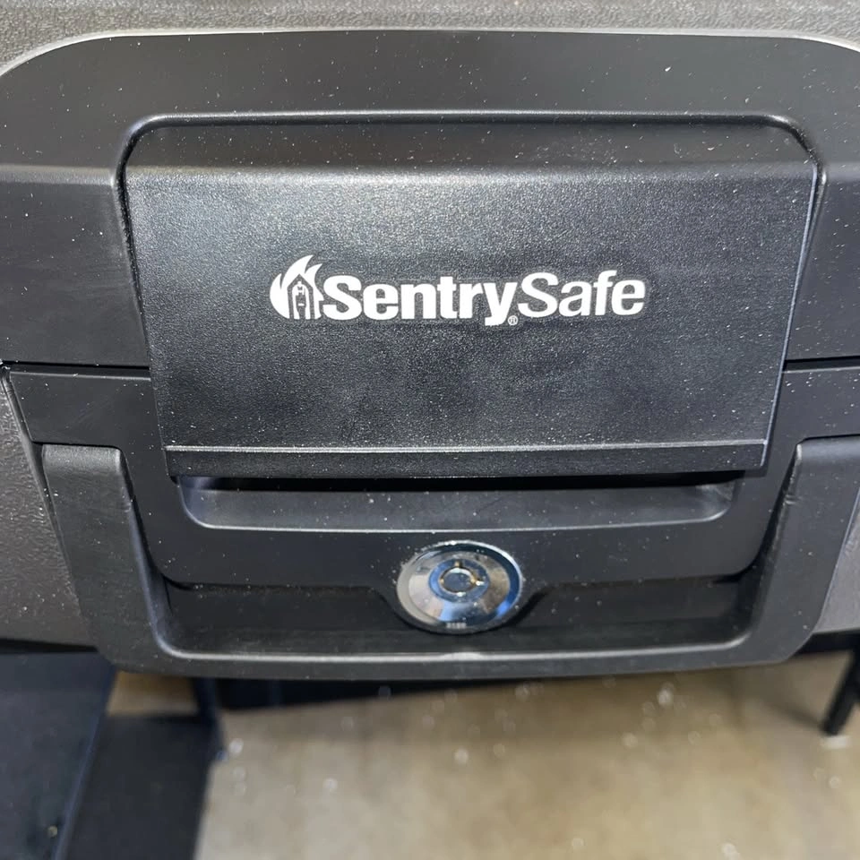 SentrySafe CFW20201 Fireproof & Waterproof Safe Chest - photo 2