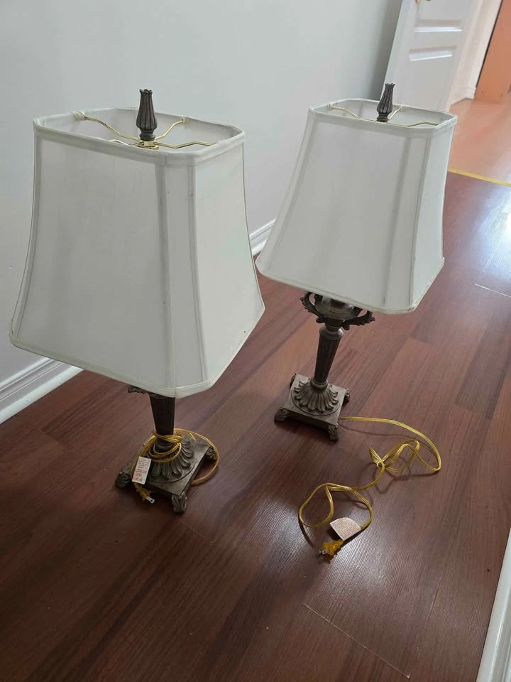 Pair of Vintage Ornate Table Lamps with Shades - photo 2