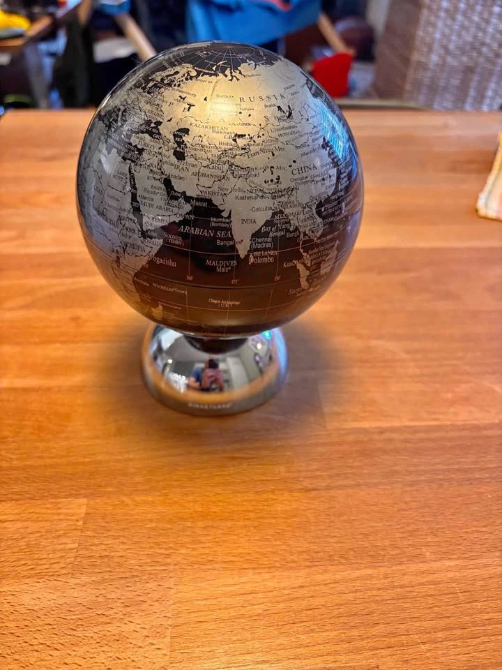Kikkerland Mini Metallic Desktop Globe (Black & Silver Chrome)