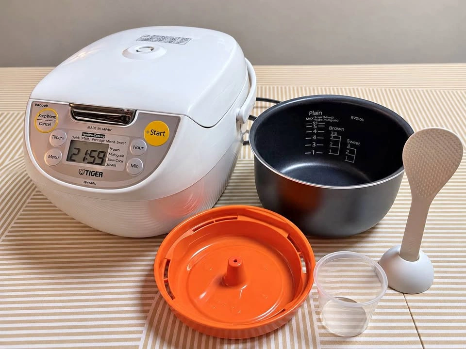 TIGER Rice Cooker 5.5 Cups JBV-S10U with Accessories