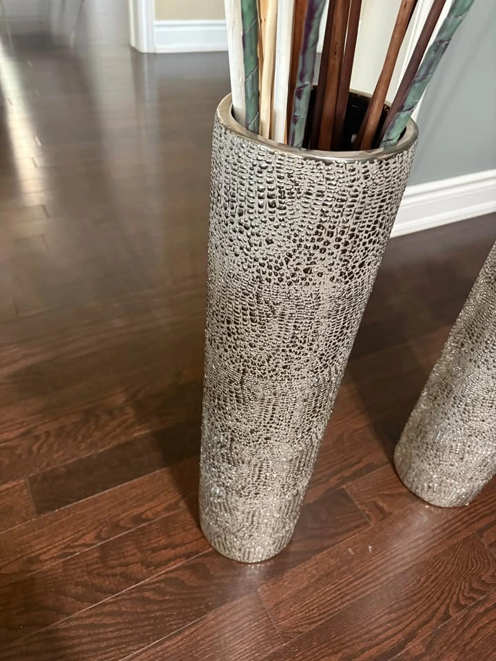 2 Grey Vases with flowers and branches - photo 2