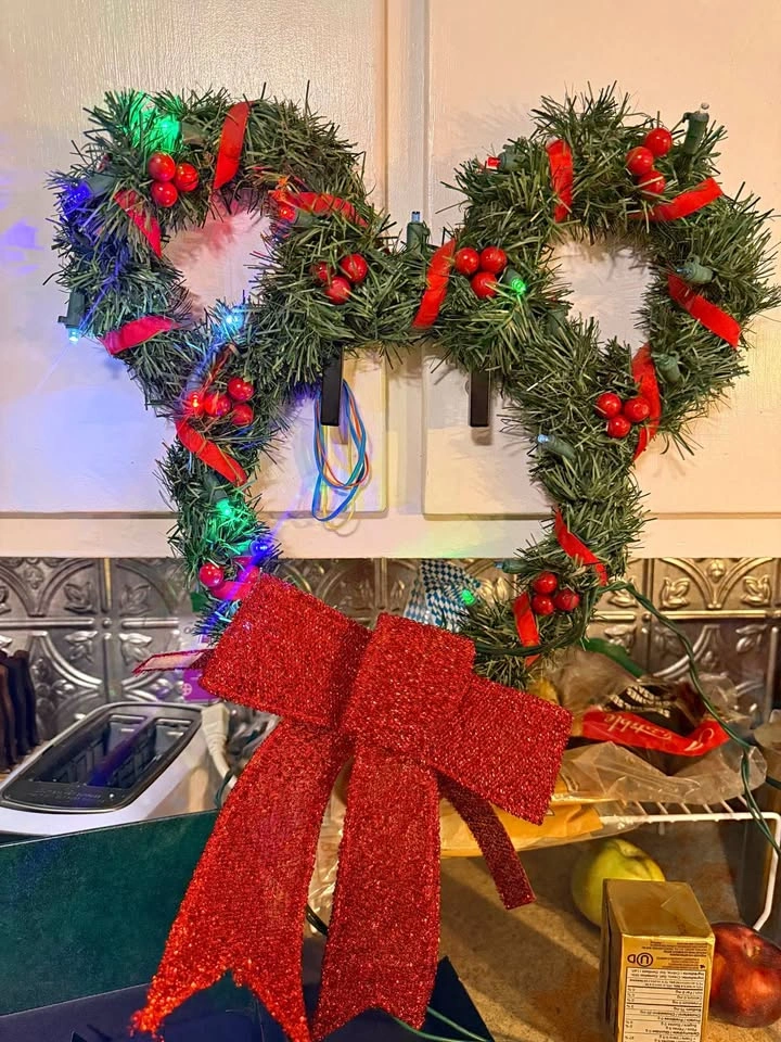 Mickey light up wreath