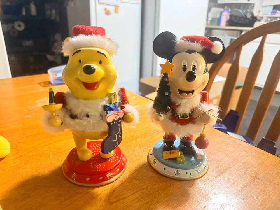 Mickey & Winnie Nut crackers