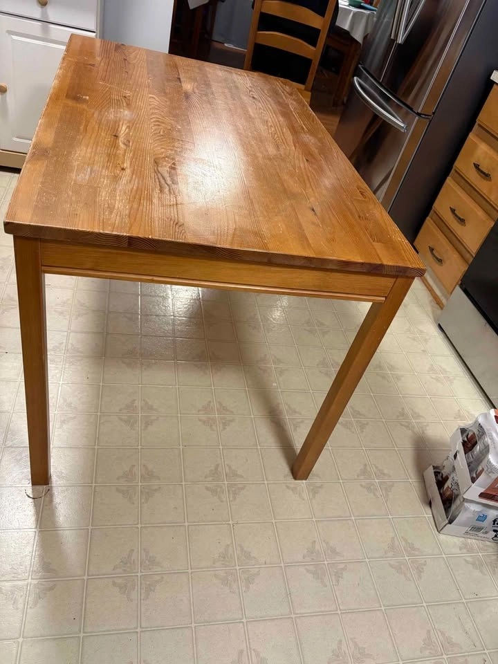 Solid Wood Pine Dining Table and Four matching chairs - photo 2