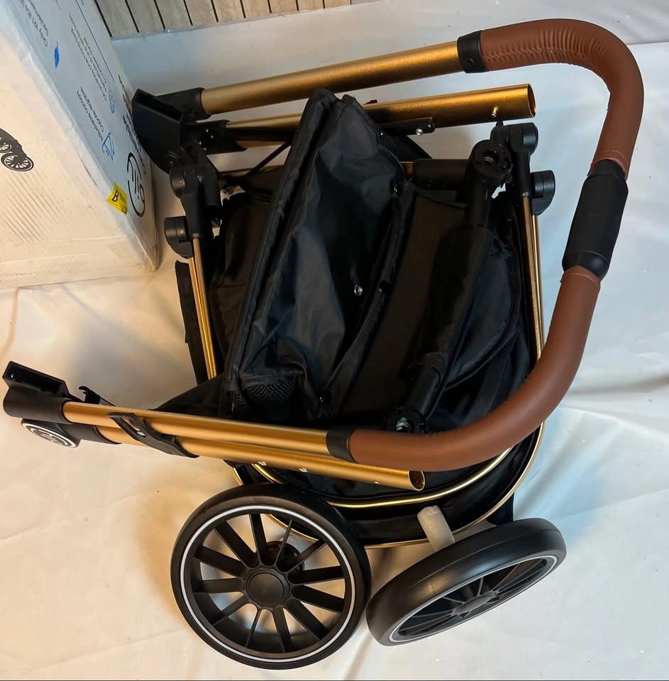Brand new BILY CONVERTIBLE STROLLER - BLACK AND GOLD - photo 3