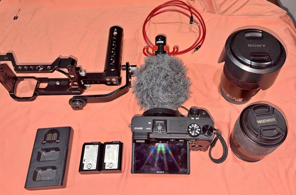 SONY A6400 w Lenses (13k Shutter)