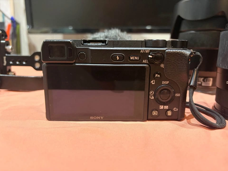 SONY A6400 w Lenses (13k Shutter) - photo 2