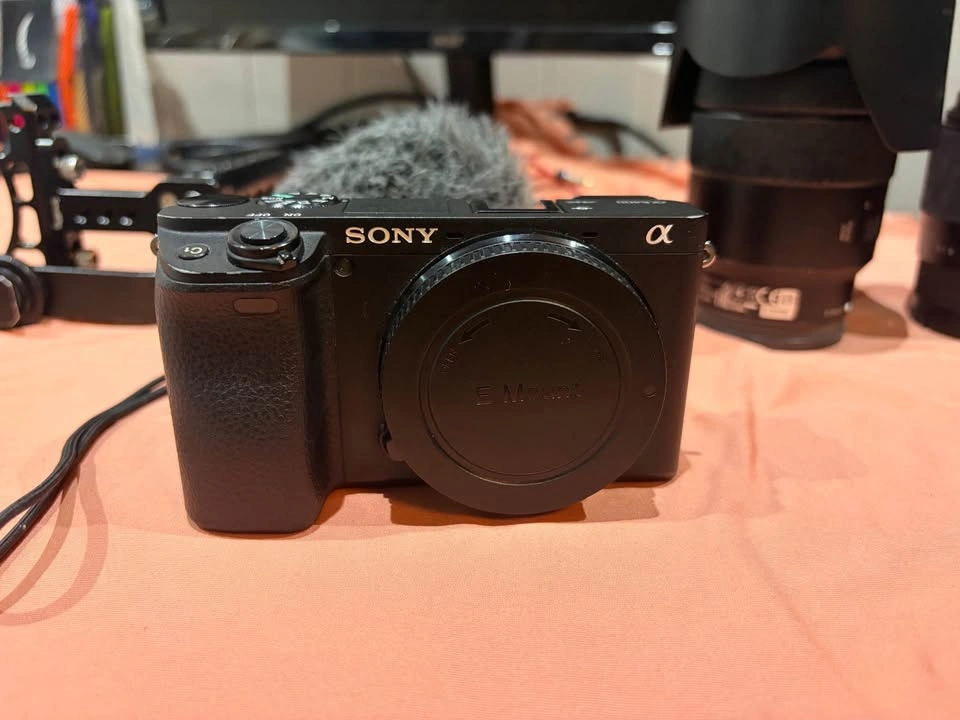SONY A6400 w Lenses (13k Shutter) - photo 4