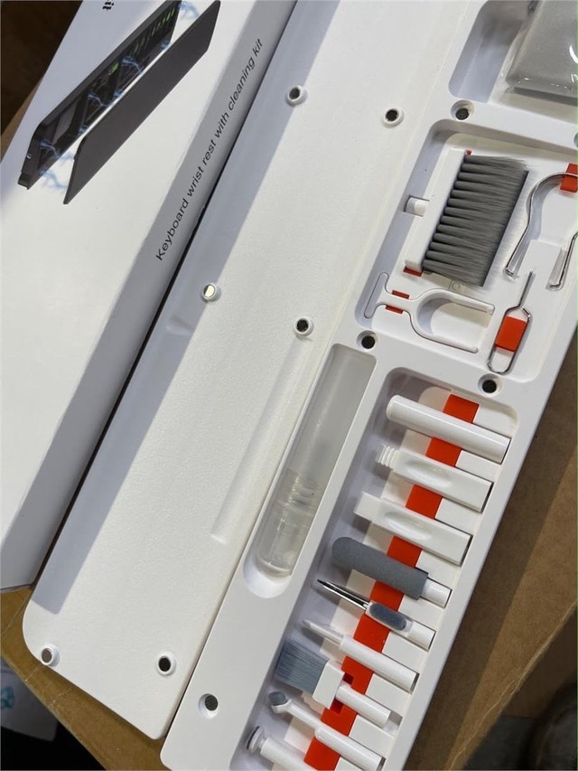 Keyboard Wrist Rest with Cleaning Kit - photo 4