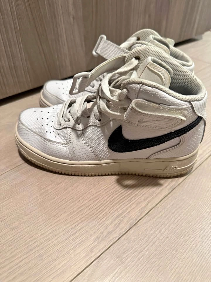 Nike Air Force 1 Mid Sneaker
