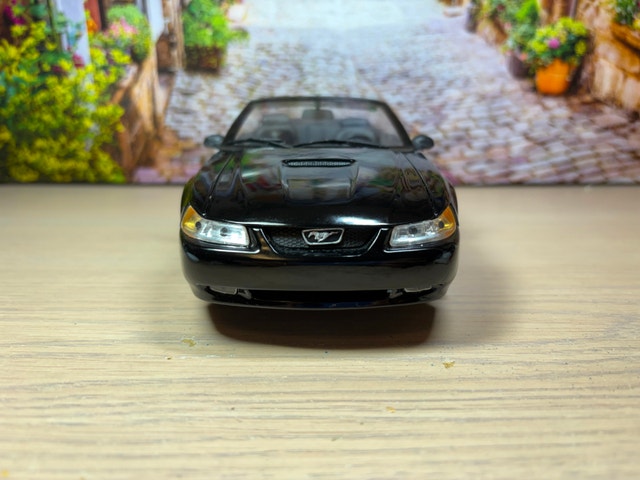 1:18 1999 Ford Mustang GT – Black Muscle car New with box - photo 2