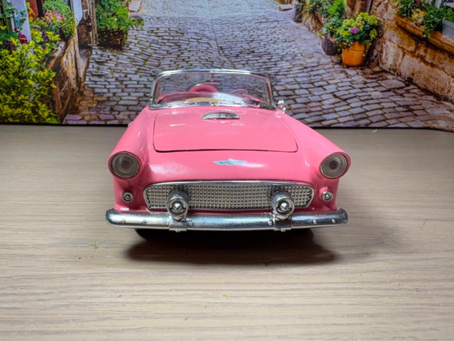 1:18 1956 Ford Thunderbird “Pink Dream” diecast model with box - photo 2