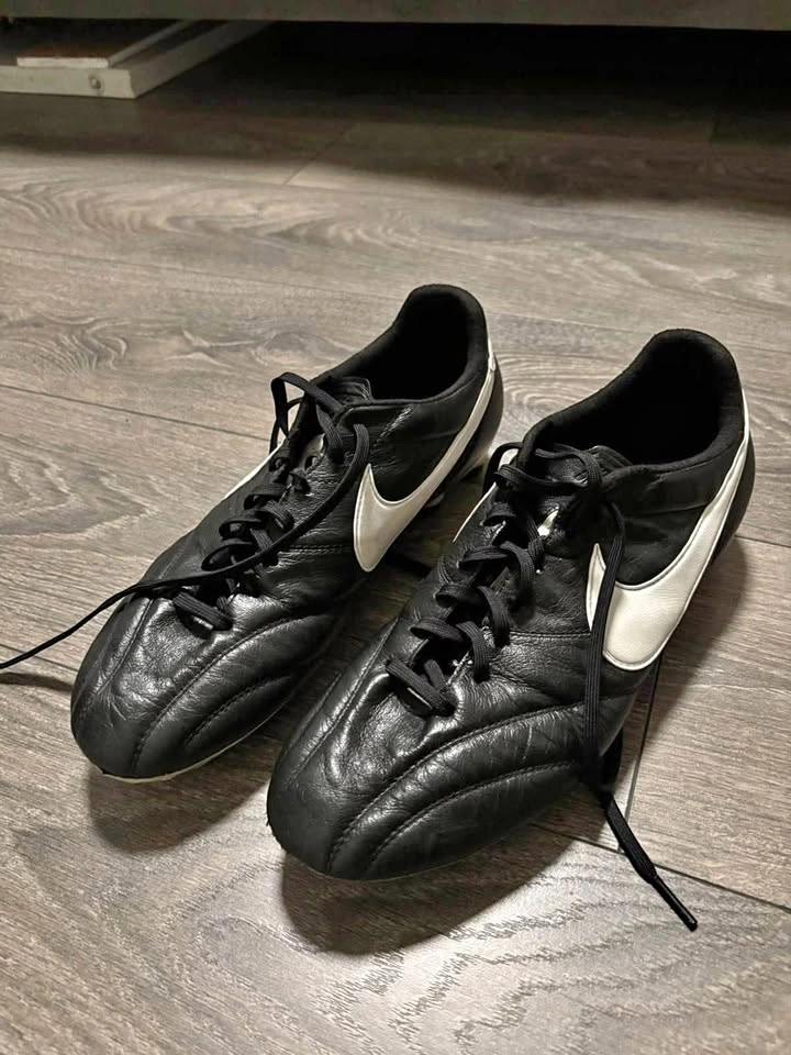 Nike Black Soccer Cleats - Size 11.5 US