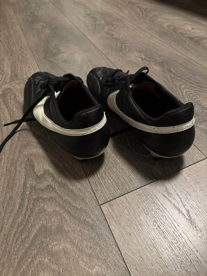 Nike Black Soccer Cleats - Size 11.5 US - photo 2