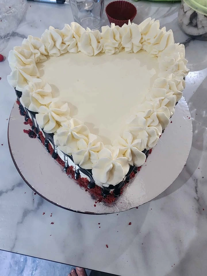 Heart-Shaped Red Velvet Cake - photo 2