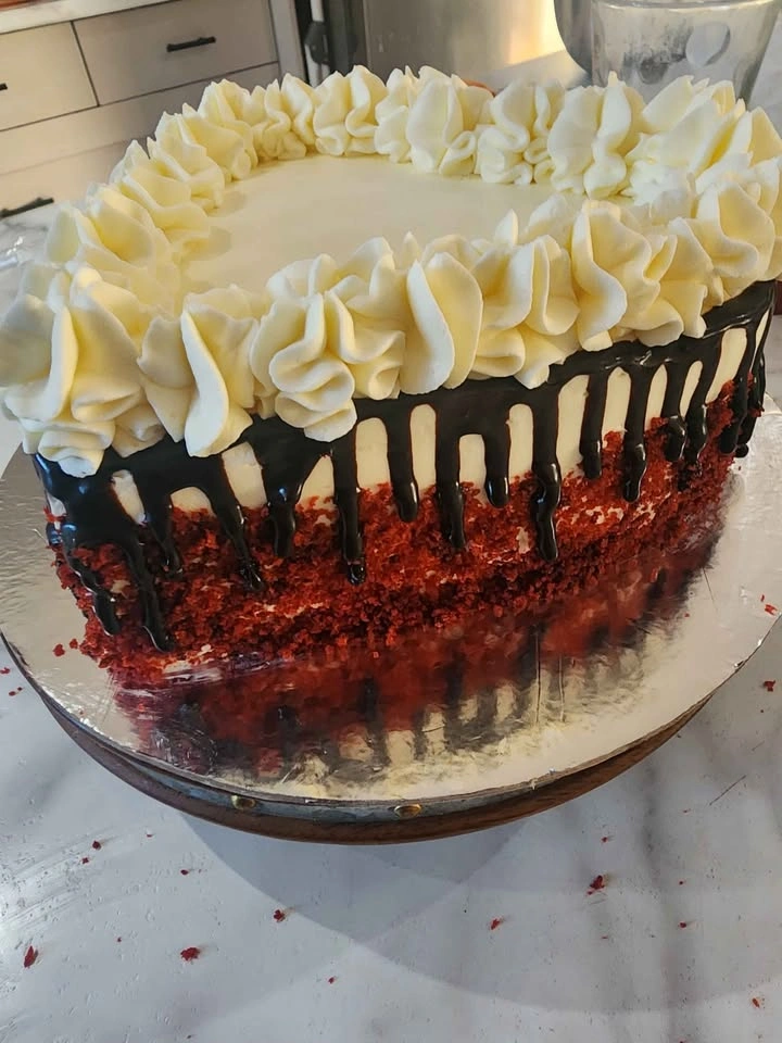 Heart-Shaped Red Velvet Cake - photo 3