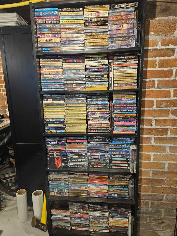 Large Collection of Vintage Sci-Fi, Fantasy, Horror & Books - photo 2