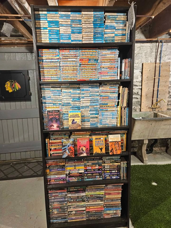 Large Collection of Vintage Sci-Fi, Fantasy, Horror & Books - photo 3