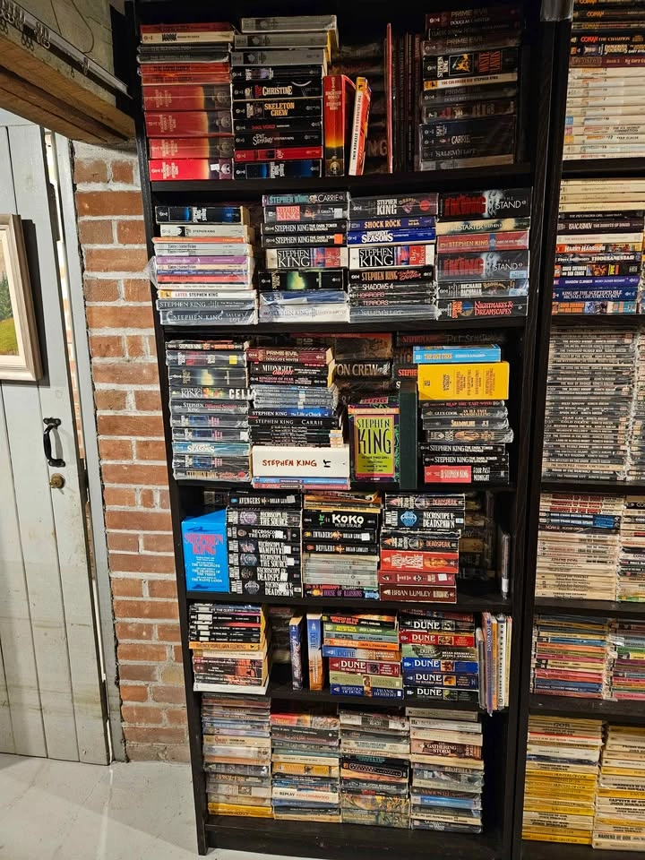 Large Collection of Vintage Sci-Fi, Fantasy, Horror & Books - photo 5