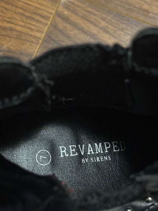 Revamped by sirens black boots - size 7 - photo 3