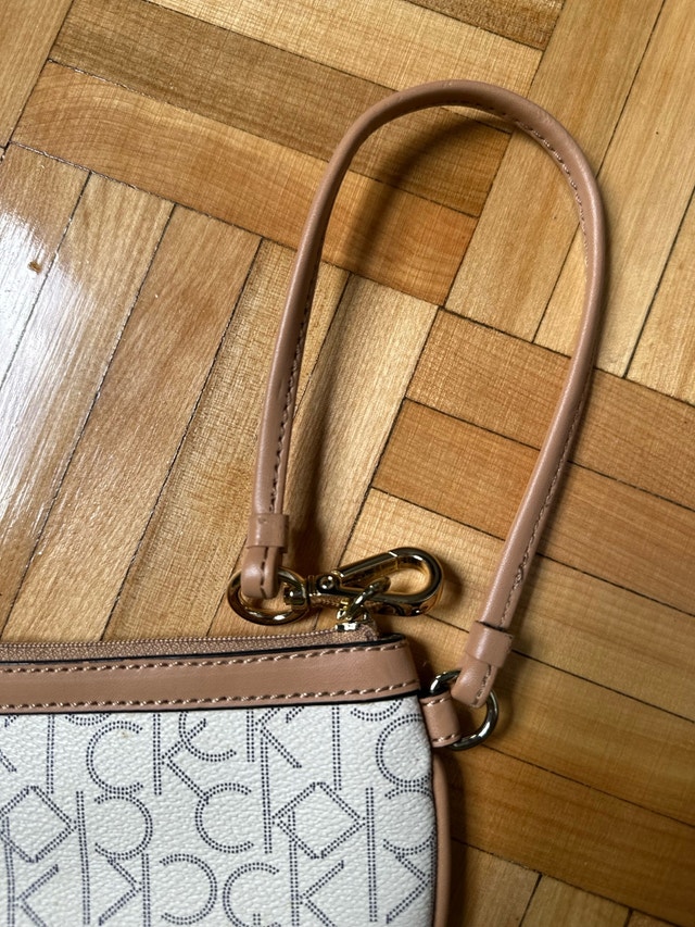 Calvin Klein wristlet - photo 3