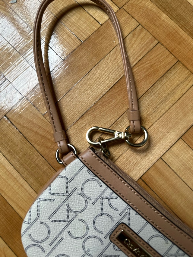 Calvin Klein wristlet - photo 4