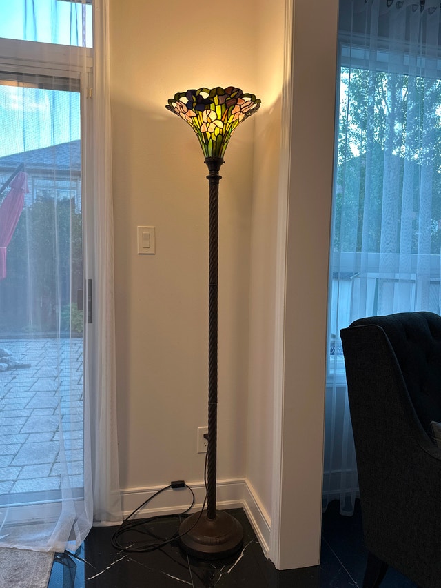 Tiffany-style stained glass torchiere 71” floor lamp