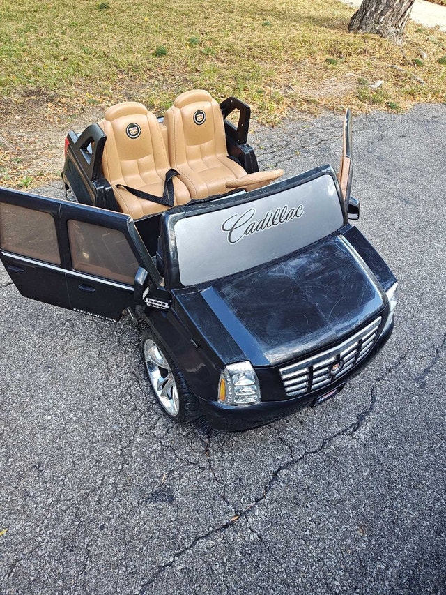 Power wheels black escalade ext