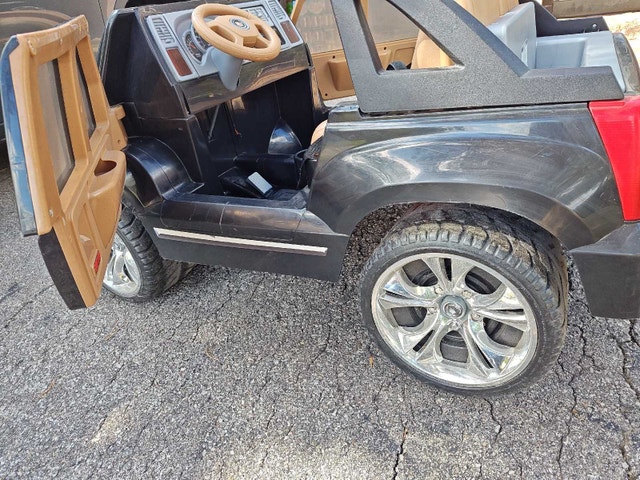 Power wheels black escalade ext - photo 4