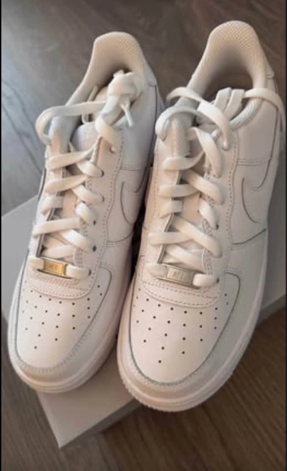 Nike Air Force 1s. Size Y6/7.5 Women’s. - photo 5