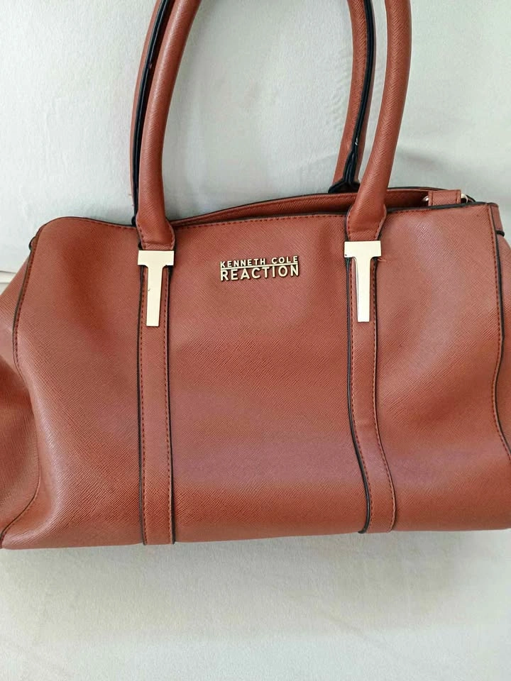 Kenneth Cole Purse in Great Condition