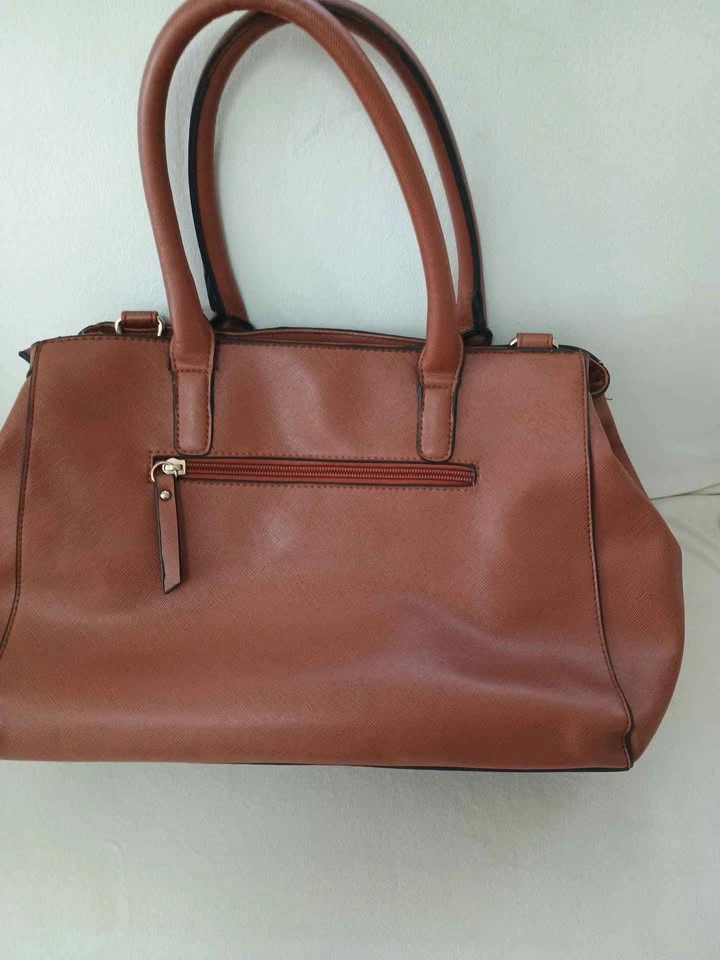 Kenneth Cole Purse in Great Condition - photo 2