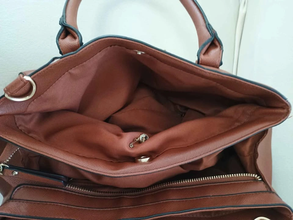 Kenneth Cole Purse in Great Condition - photo 4