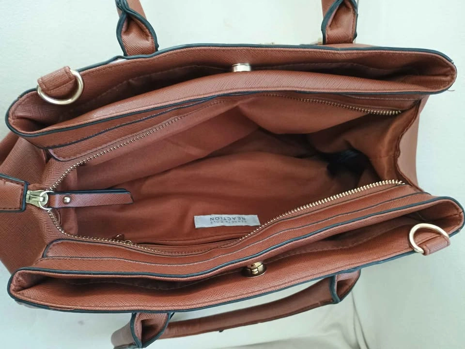 Kenneth Cole Purse in Great Condition - photo 5