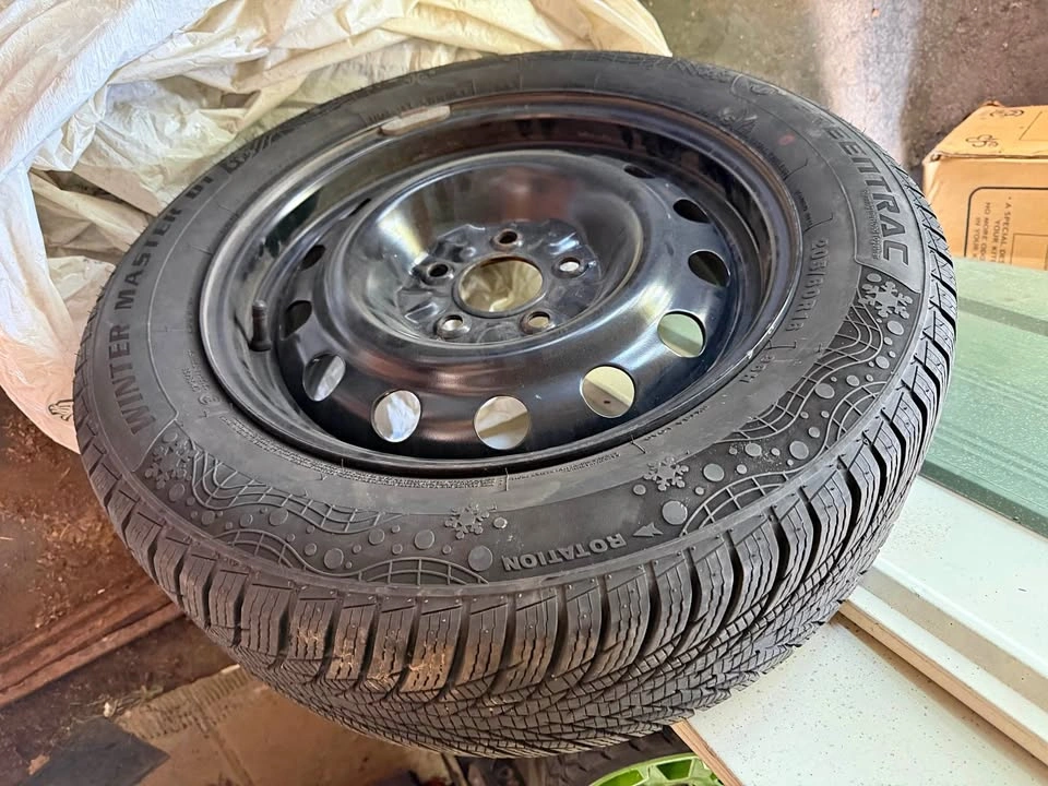 Set of 4 Winter Tires with Rims - 205/60R16 96H
