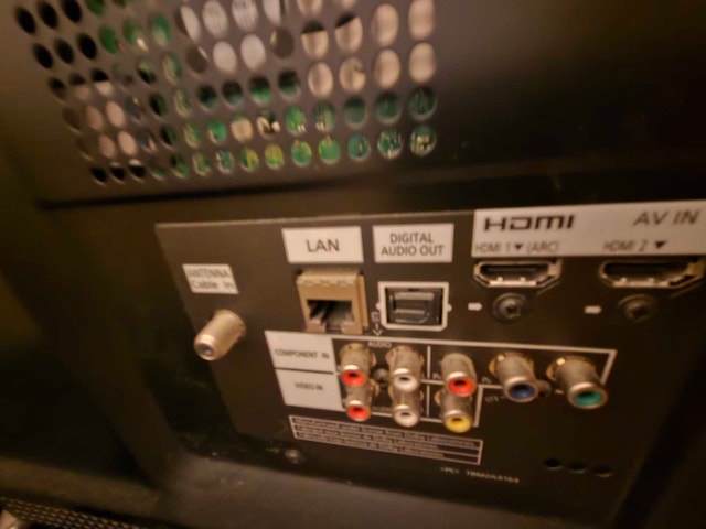 50" Panasonic Viera TV - photo 3