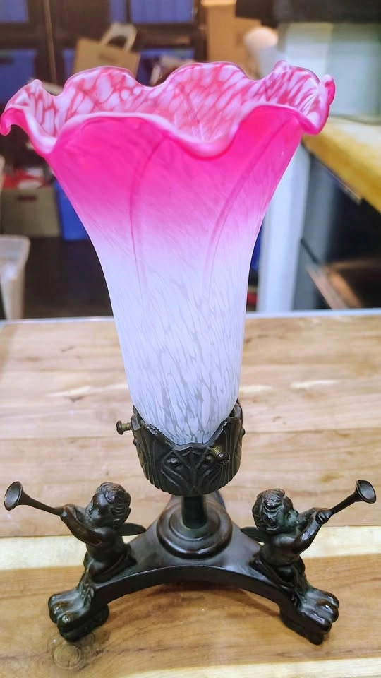 DAINTY VINTAGE LAMP WITH CHERUBS 9.5" high